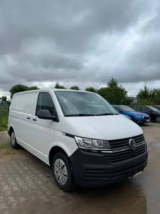 Fabrycznie nowy VW T6.1 przed zabudową